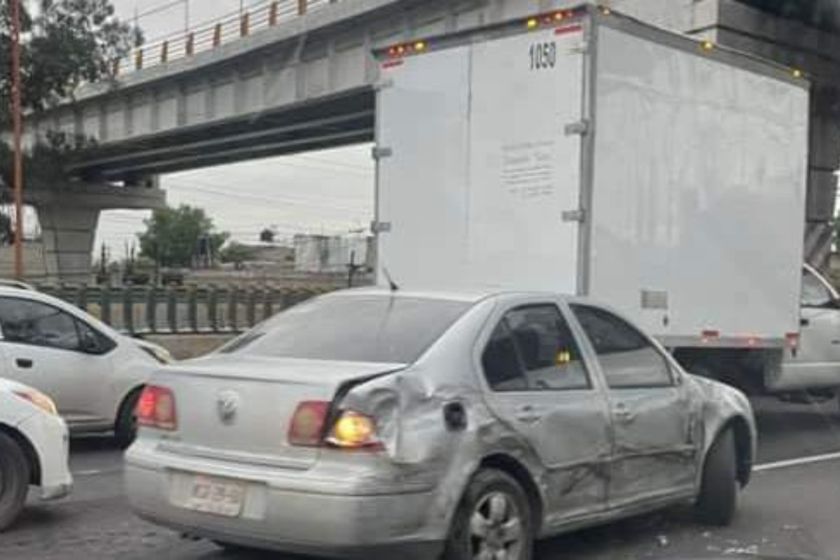Otro choque sobre la autopista México-Pachuca, con daños materiales y lesiones
