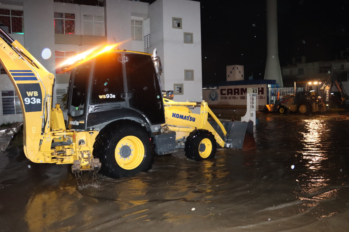 Continúan labores de desazolve y retiro de agua en Tizayuca tras inundaciones