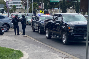 Elementos de la Secretaría de Seguridad Pública de Hidalgo y del municipio de Pachuca durante el operativo frente a Prepa 1