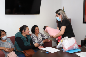 DIF Hidalgo entregó la bebé recién nacida que tenía en resguardo a su madre