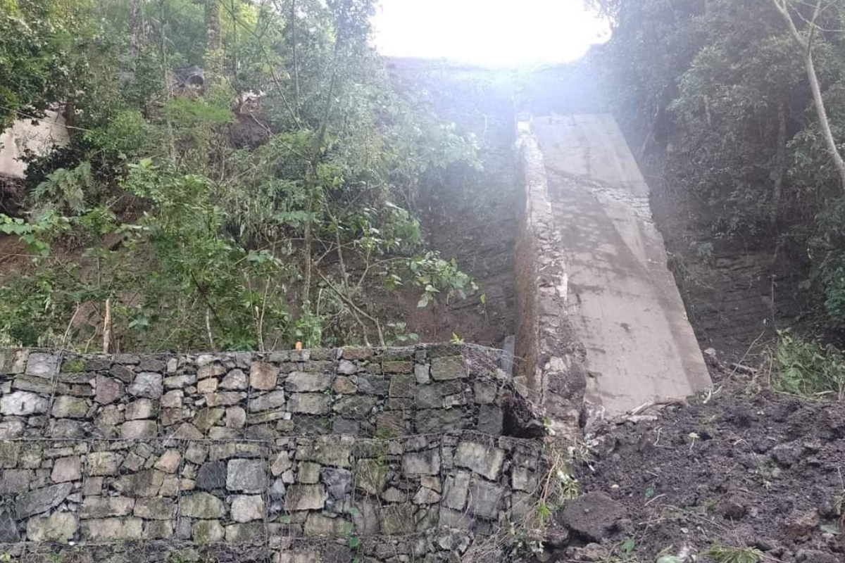 Advierten sobre agravamiento de deslave en la carretera Huejutla-Tlanchinol / Foto: Especial