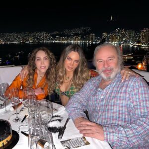 La familia Peregrín-Schüll ha sido el ancla que ha mantenido a Belinda firme en su trayectoria.