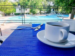 En Hotel Balneario Tzindejéh podrás disfrutar y aprovechar los beneficios y propiedades que tiene el agua termal que brota de los manantiales a 31°C de temperatura.
