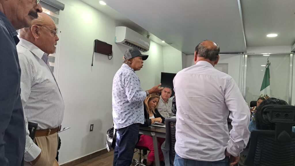 Concesionarios de taxi en Tula protestan contra el 