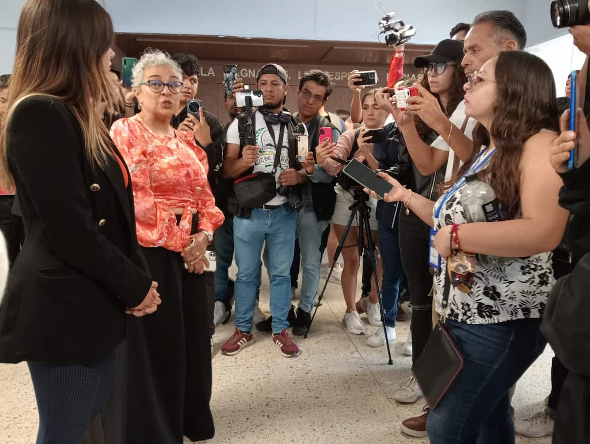 Alumnos de la UAEH irrumpen en la FUL y protestaron; estas fueron sus peticiones