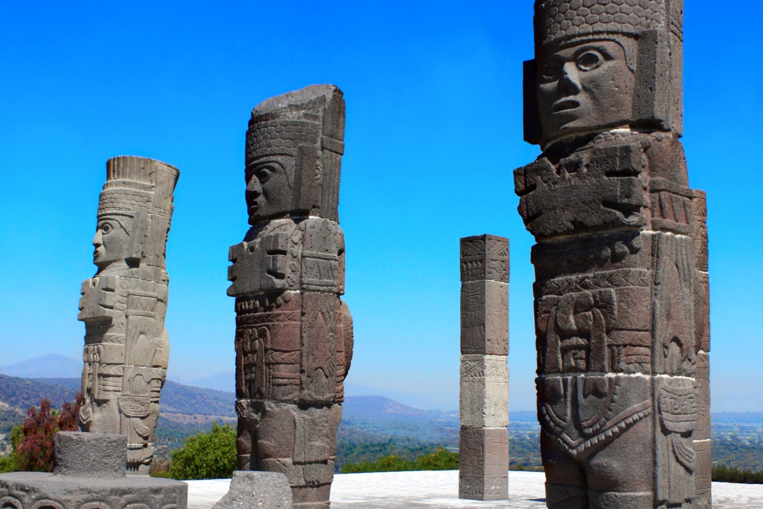 Las estructuras originales de los Atlantes de Tula se encuentran sobre la pirámide B de la zona arqueológica de Tula