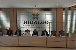 Salvador Cruz Neri, secretario de Seguridad Pública del estado, informó que, alrededor de las 6:00 a.m., la policía fue alertada de la presencia de un grupo de aproximadamente 300 personas provenientes del Estado de México
