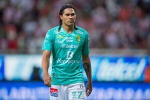 Edwin Aris Hernández recordó una particular anécdota en la que Gullit Peña tuvo que pagar una fuerte suma por una simple cerveza