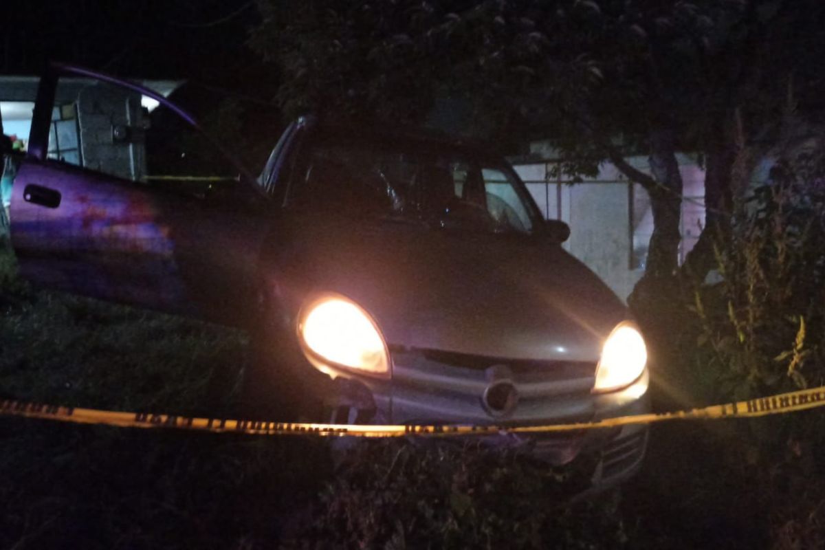 Autoridades acordonaron la zona en Tianguistengo La Romera, Tepeji, tras el hallazgo de dos personas ejecutadas.