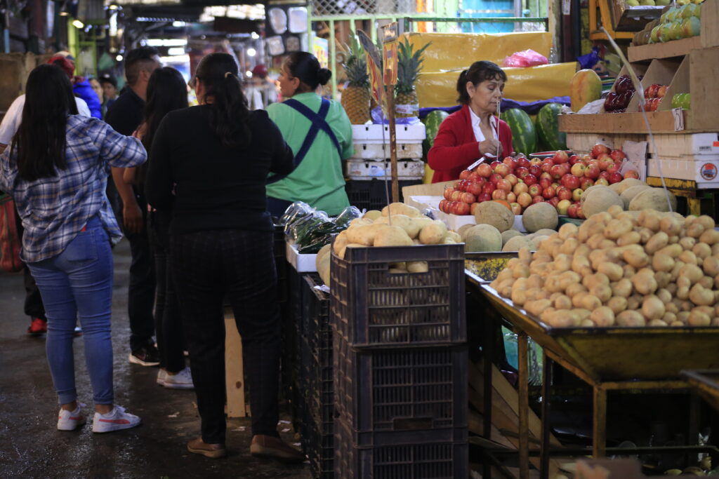 ¿Cuánto subió o bajó la canasta básica en Pachuca entre agosto y septiembre? 