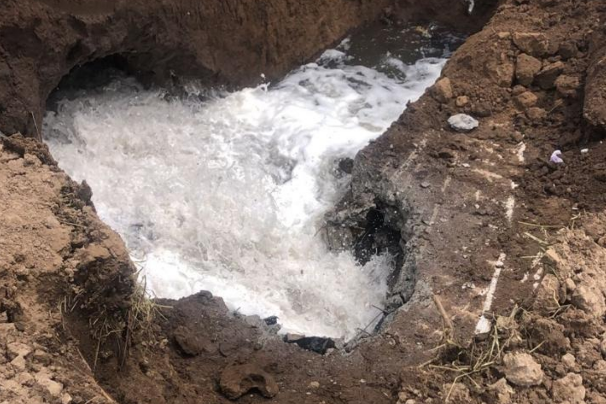 En Tepeapulco fue detectada la fuga de combustible por una toma clandestina.