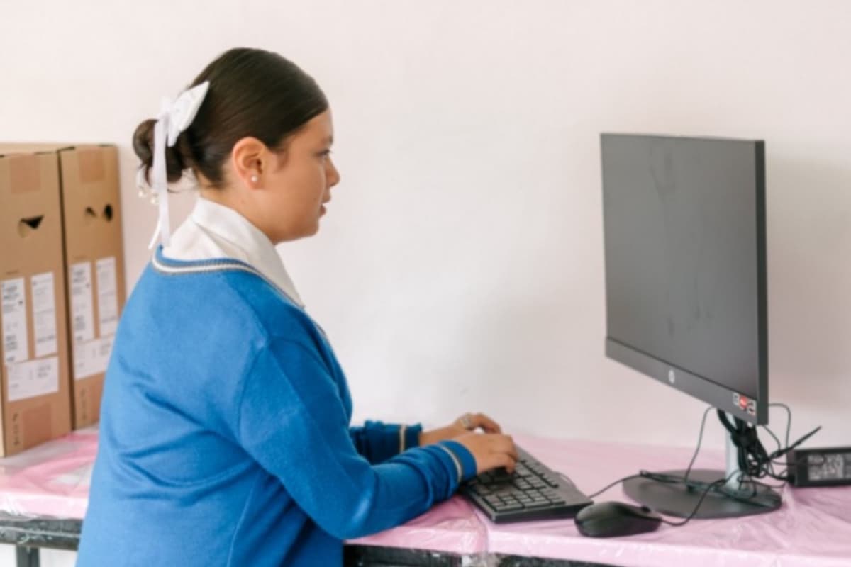 Impulsan la educación digital en Hidalgo con donación de computadoras para escuelas rurales