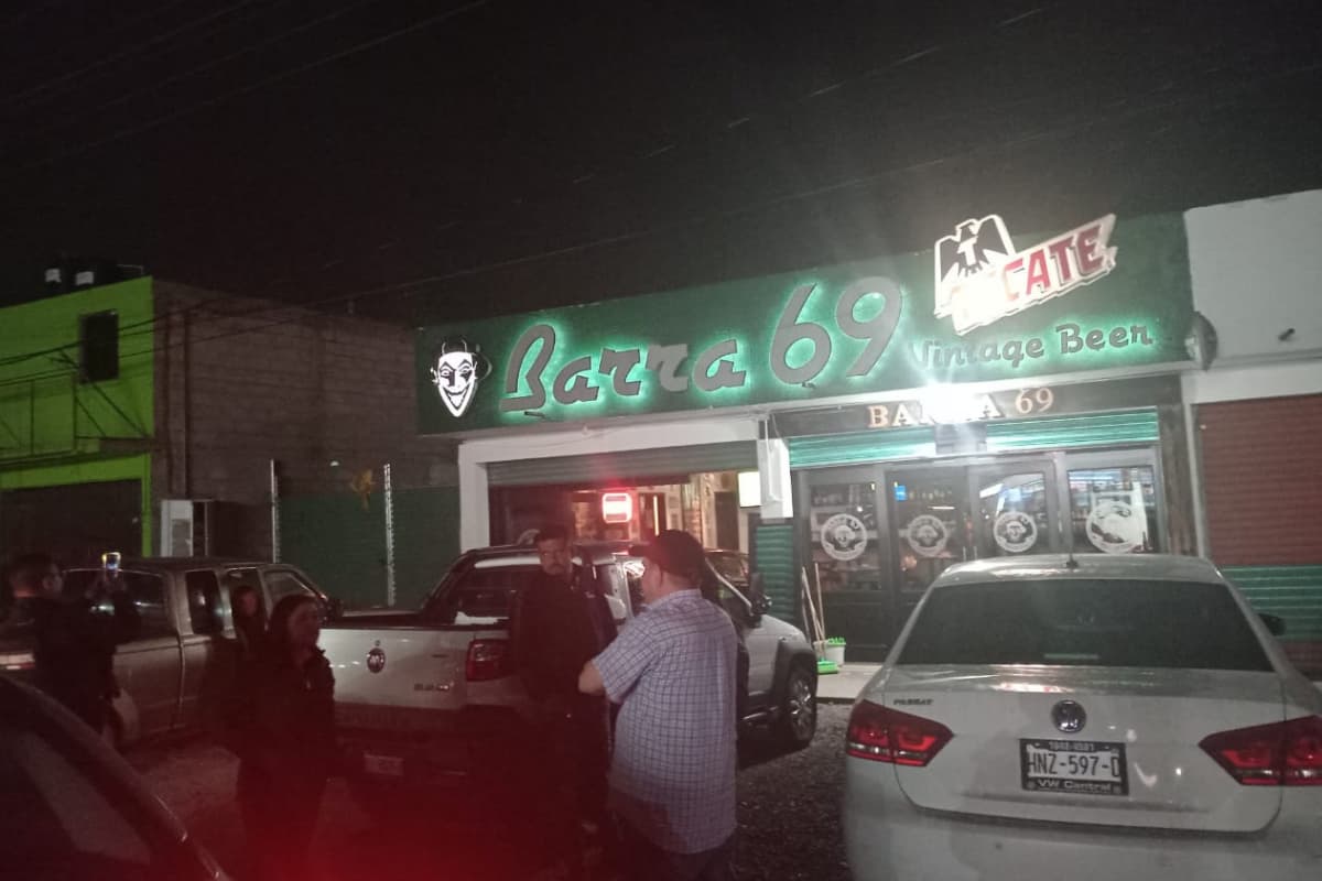 En Tulancingo, automovilista choca contra fachada de conocido bar