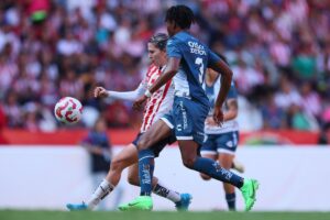 Tuzas del Pachuca celebran uno de los tres goles que les permitió salvar su invicto en el Apertura 2023