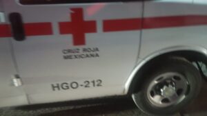 paramédicos de la Cruz Roja brindaron atención inmediata a la mujer, quien presentaba seis profundas heridas punzocortantes en el abdomen