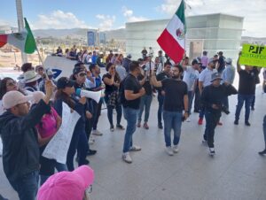 Decenas de personas se manifestaron el el Auditoria Gota de Plata