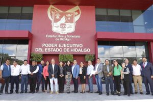 Los 20 alcaldes no morenistas y sus respectivas Asambleas firmaron un documento en el que manifestaron su intención de sumarse al proyecto del Ejecutivo estatal