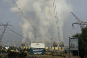 Explosión en la termoeléctrica de Tula deja un trabajador fallecido y dos más heridos.