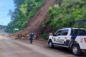 La SSPH atendió deslaves carreteros a la altura de Lolotla