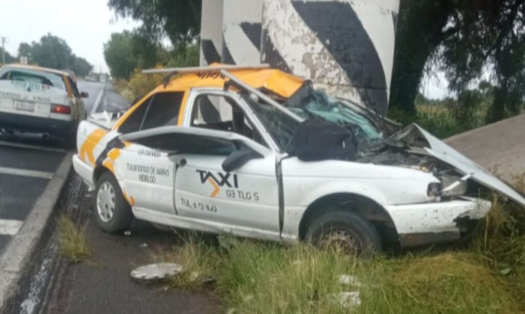 Tulancingo: reportan que un taxi chocó en la México-Tuxpan; se habla de personas fallecidas