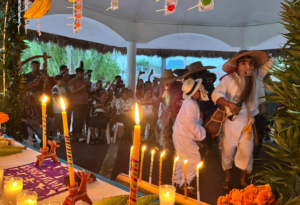 Autoridades y pobladores se unen para preservar la tradición del Xantolo en la Huasteca.