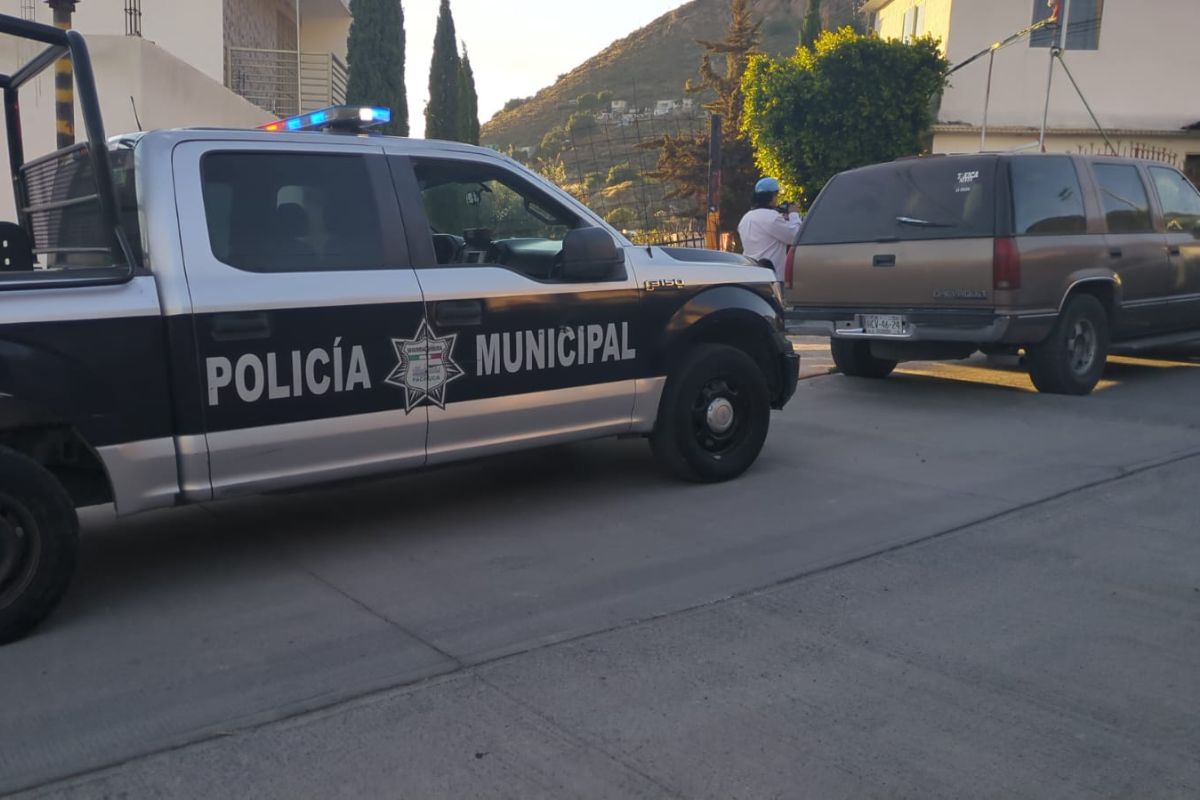 Policía de Pachuca asegura el área donde fue hallado el hombre sin vida