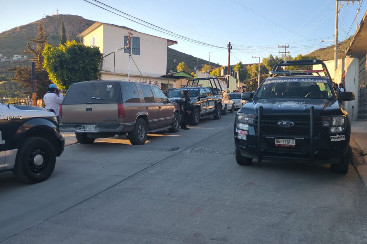 Autoridades resguardan la escena del crimen tras el ataque con arma de fuego en San Bartolo