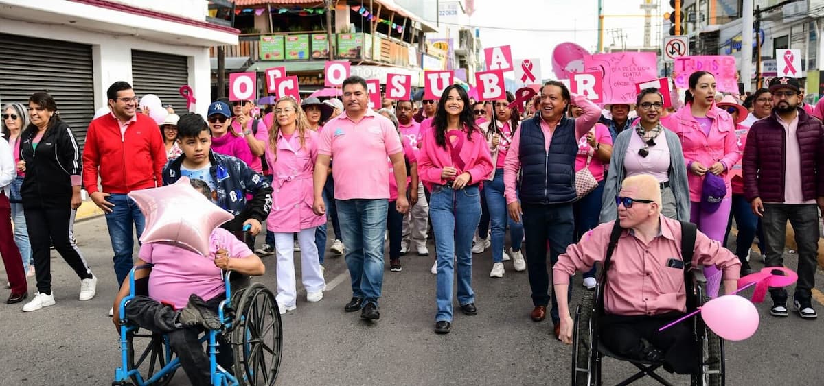 Las participantes, algunas acompañadas por familiares, marcharon portando consignas como “Tócate para que no te toque” y “Prevenir es Vivir”