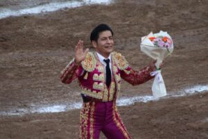Uriel Moreno 'el Zapata' se lleva la gloria en la Feria de San Francisco Pachuca 2024 con dos orejas en una emocionante tarde de toros