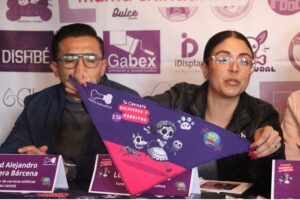 ¡Listos para la primera Caninata! Participantes y lomitos compartirán una caminata de 2.5 km en honor al Día de Muertos