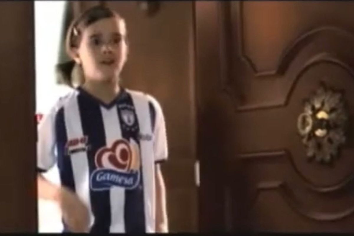Gala Montes en el comercial de los Tuzos
