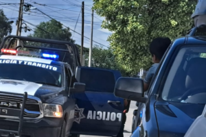 Una vez que el hombre logró recuperar el conocimiento, caminó hasta un puesto de quesadillas cercano para pedir ayuda