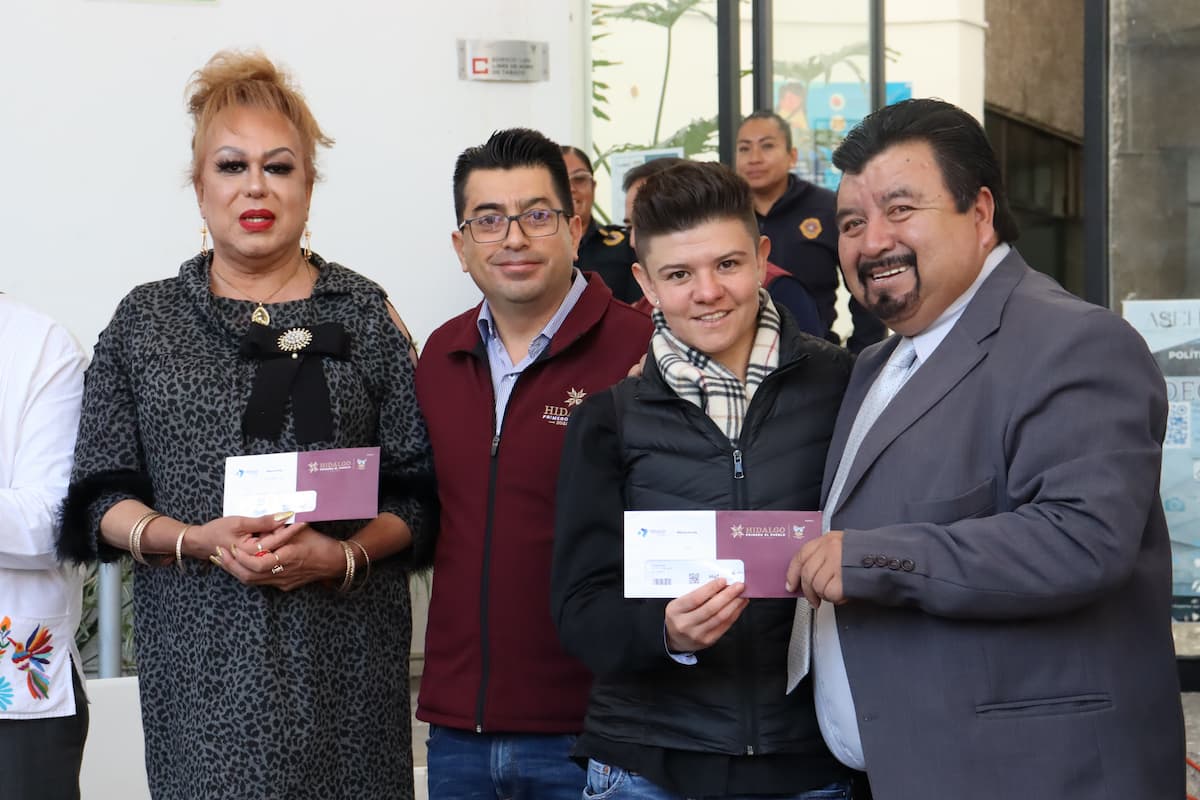 Entrega histórica de tarjetas del programa 