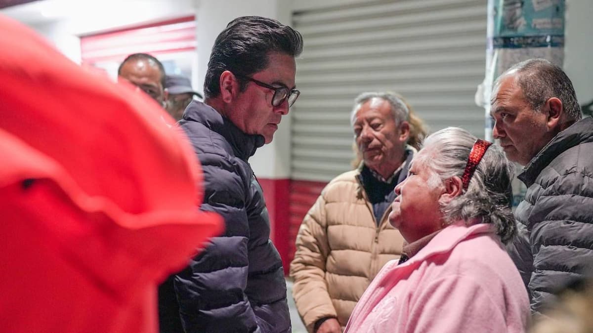 Medécigo Rubio escucha las demandas de los vecinos de La Providencia durante la reunión comunitaria