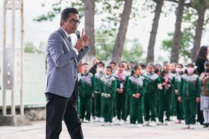 El alcalde de Mineral de la Reforma anuncia el inicio de las inscripciones para la Beca Universal.