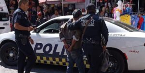 La Plaza de la Asunción, en el centro de Pachuca, fue el escenario de una riña que terminó con la detención de un hombre en posesión de droga