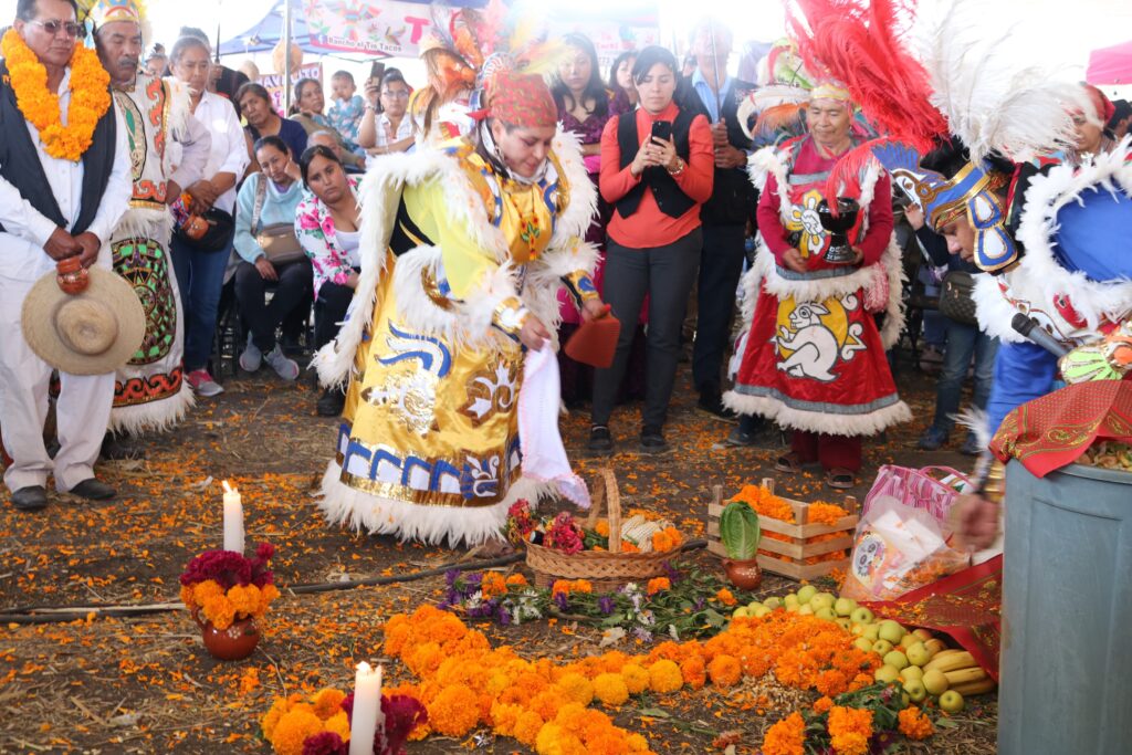 Así se vive en Doxey el Festival de las Flores, previo a la fiesta del Día de Muertos