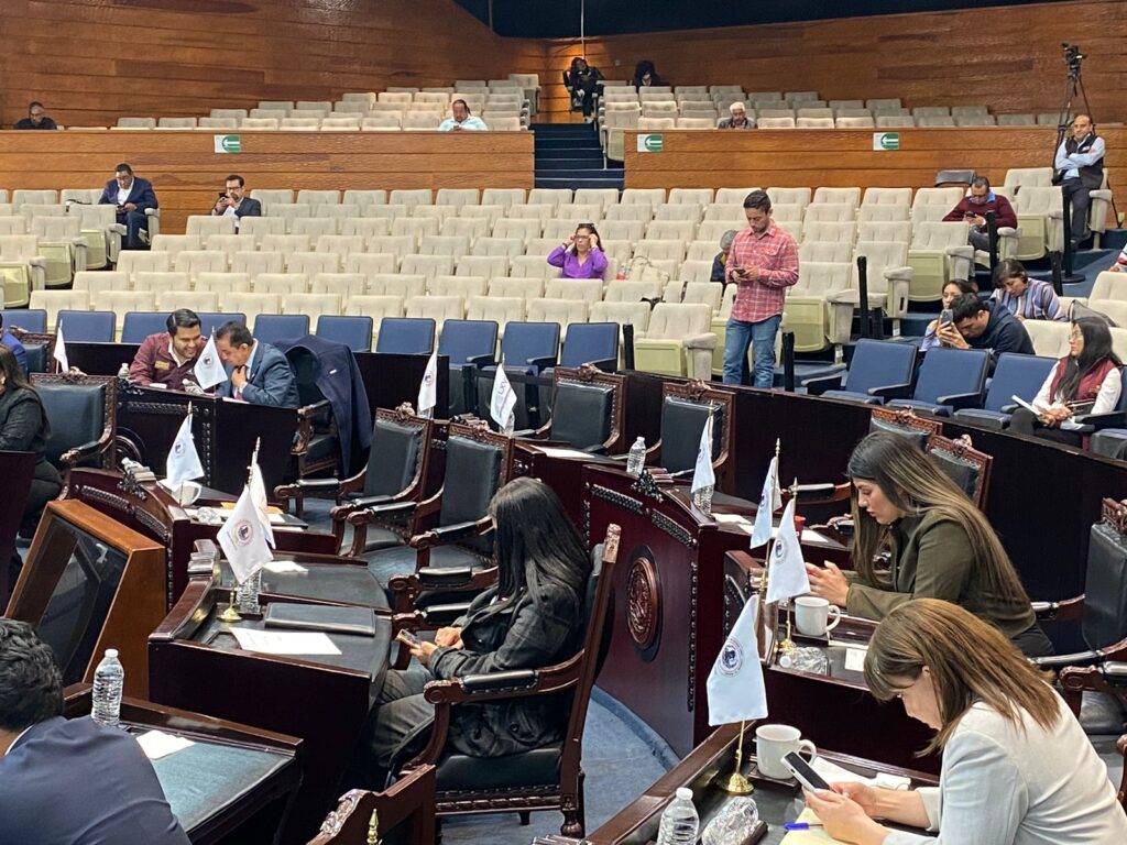¿Cuántos diputados del Congreso de Hidalgo se ausentaron en la sesión de este lunes?