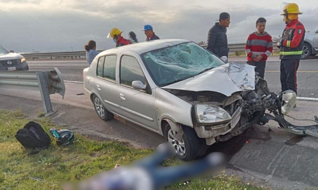 Accidente en Tulancingo entre una motocicleta y un auto dejó un saldo rojo
