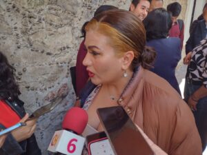 Italia Almeida Paredes exhortó a los visitantes a presentar sus quejas o denuncias ante el módulo instalado dentro del recinto ferial
