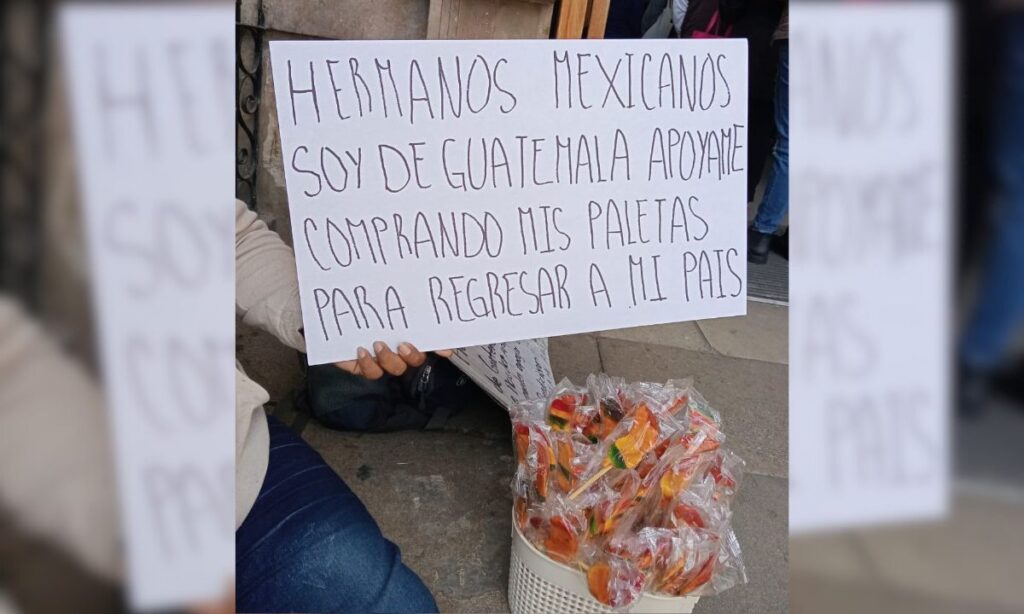 Eduardo viene de Guatemala y vende dulces en Pachuca para regresar a su hogar; esta es su historia