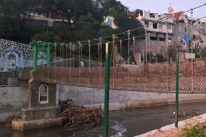 El puente colgante une peatonalmente al centro de Tula con la colonia 16 de Enero