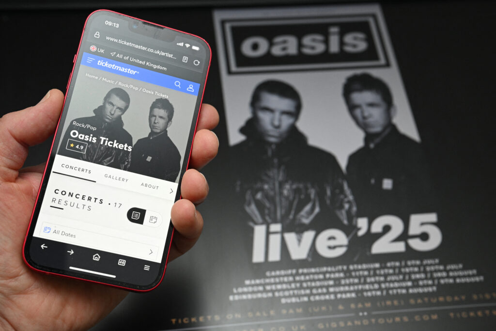 Fans de Oasis, víctimas de estafas en redes sociales al momento de comprar boletos