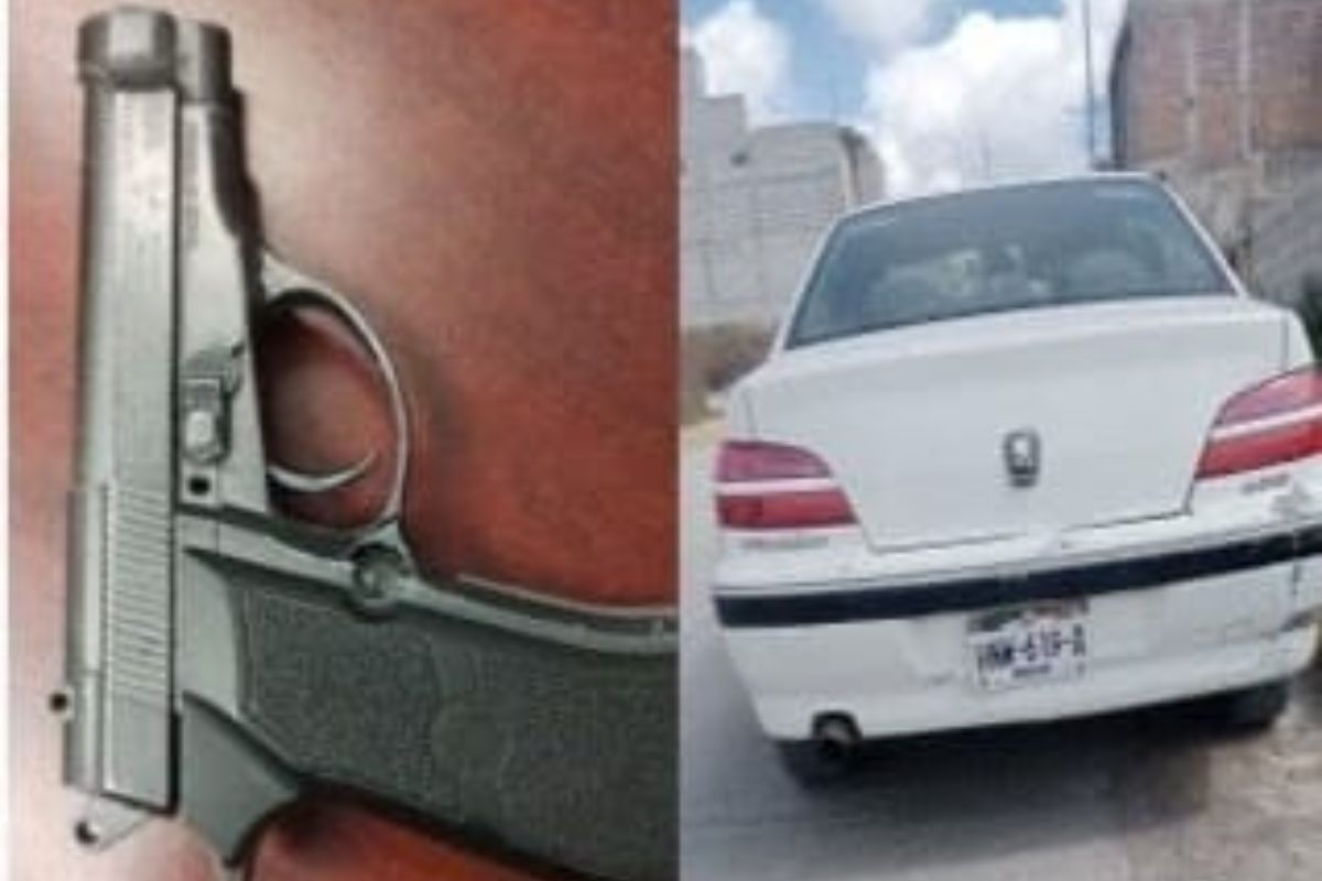 Automóvil Peugeot blanco intervenido durante operativo policial en Tulancingo