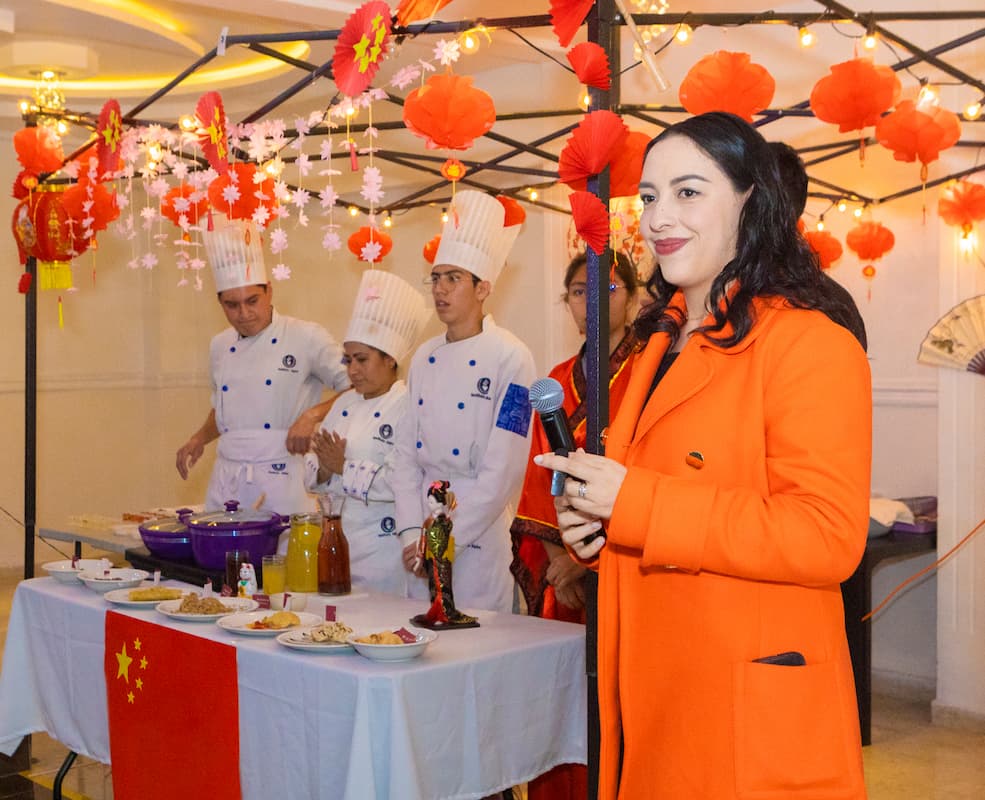 Además de la feria gastronómica, se llevó a cabo una pasarela y concurso de disfraces alusiva al Día de Muertos y Halloween