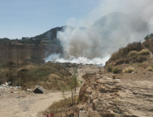 Incendio en cerro El Chilelete moviliza a personal de emergencia en Mineral de la Reforma.