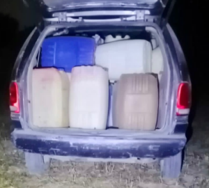 Camioneta adaptada para trasiego ilegal de combustible localizada en Acaxochitlán, Hidalgo.