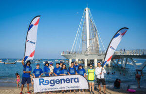Participantes de la Pesca de Basura en Puerto Vallarta recolectaron desechos con apoyo de Cemex.