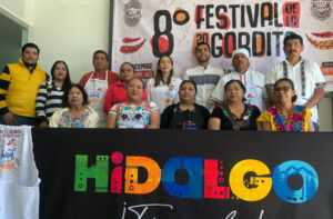 Concursantes se preparan para el reto “Rey Gordero” en el Festival de la Gordita en Tepatepec.