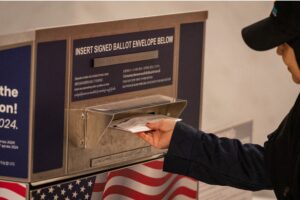 La tensión aumenta en Estados Unidos ante unas elecciones históricas que mantienen en vilo al mundo, en las que los votantes decidirán entre dos visiones opuestas para el futuro de la nación.